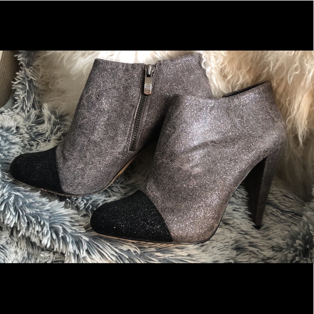 Size 8.5 Vince camuto sparkly gray & black booties